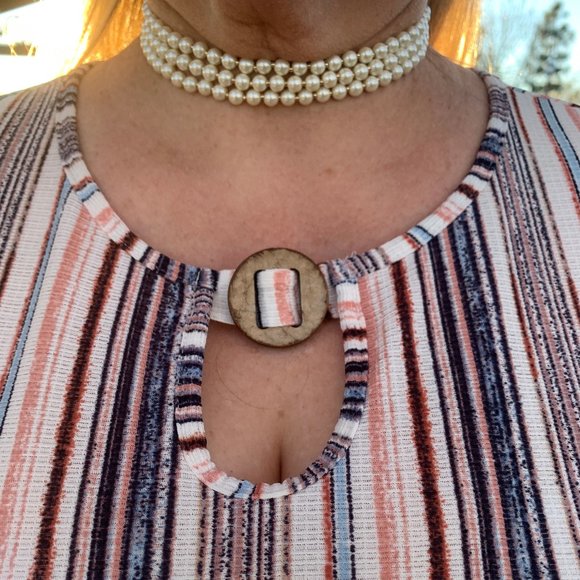 White bead Choker with clasp Simple & Elegant, best offer excepted - Picture 1 of 3